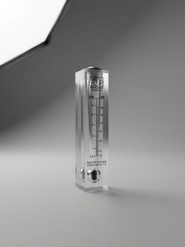Rotámetro de lectura directa para montaje en panel. Rango de flujo hasta 5 galones por minuto (20 litros por minuto). Cuerpo sólido de acrílico.