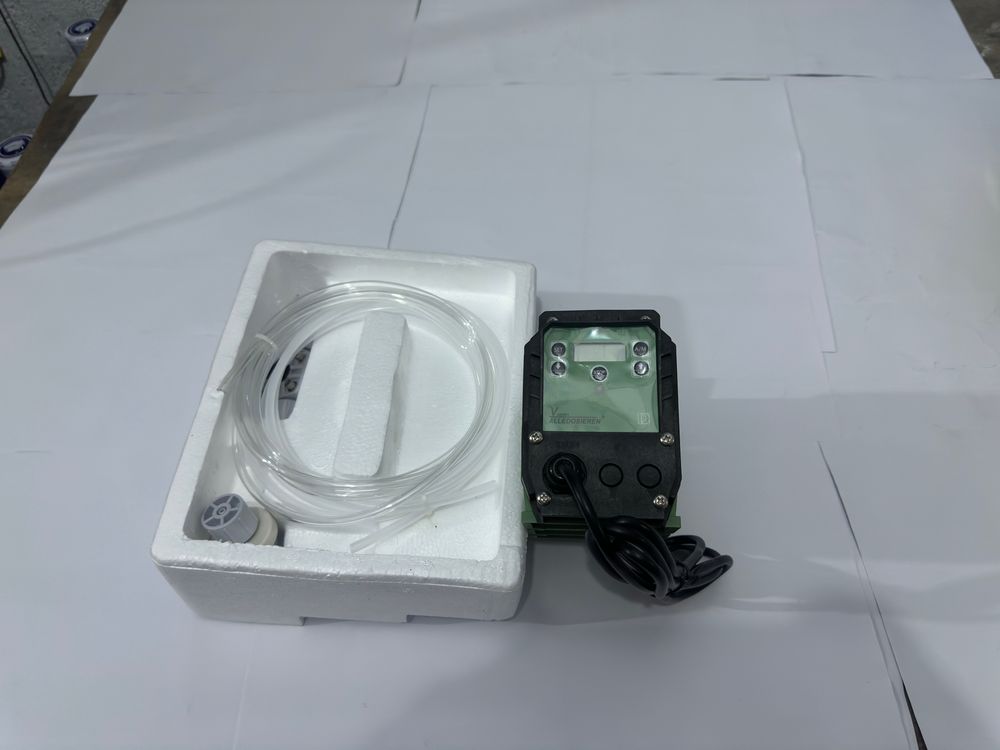 Bomba dosificadora para dosificación precisa de químicos en sistemas de agua e industria, con caudal regulable y operación confiable. 4