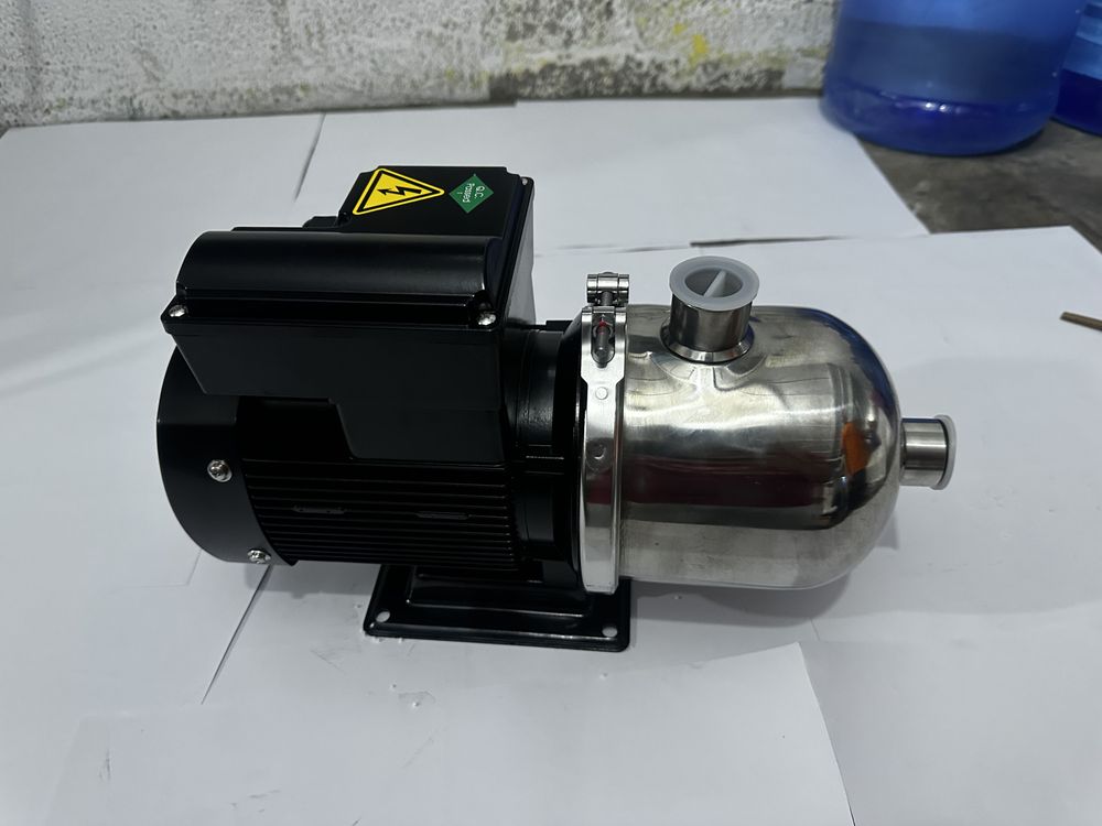 Bomba de 1 HP con cuerpo 100% inoxidable. Autocebante, ideal para agua potable y fluidos limpios. 2