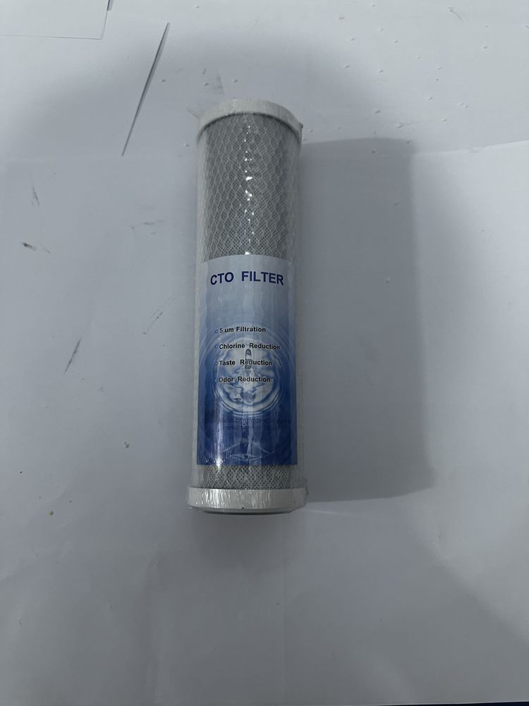 Cartucho de carbón activado en bloque (CTO). Elimina el 99% del cloro, malos olores y sabores del agua. Filtración nominal de 5 micras. 3