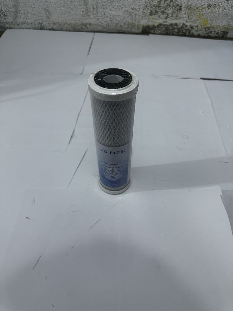 Cartucho de carbón activado en bloque (CTO). Elimina el 99% del cloro, malos olores y sabores del agua. Filtración nominal de 5 micras. 2