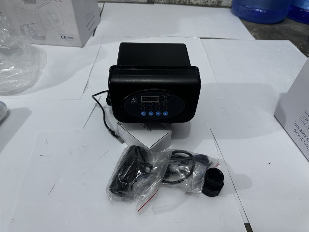 Cabezal digital programable para la regeneración automática de suavizadores de agua. Controla la succión de salmuera y lavado de resina. 5