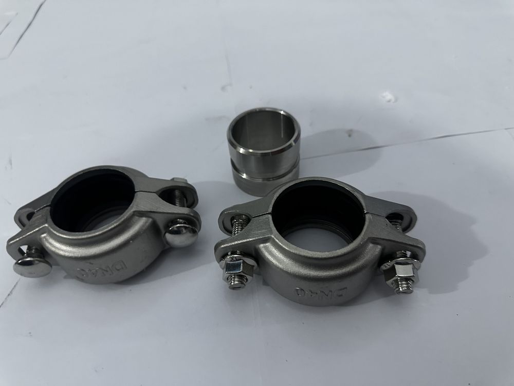 Abrazadera de cierre en acero inoxidable para carcasas de membrana de 8". Resistente y segura. 2