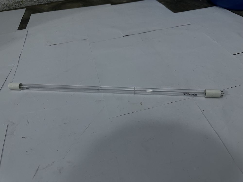 Foco germicida ultravioleta (UV-C) de 25 Watts. Diseño "Single Ended" con 4 pines en un solo lado. Repuesto para sistemas de esterilización de agua. 2