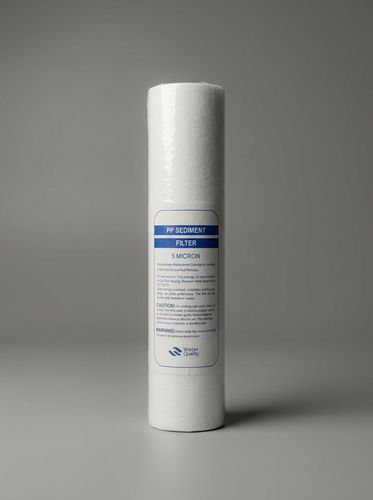 Filtro de polipropileno (PP) medida estándar 10". Retiene tierra, arena y sedimentos hasta 5 micras.